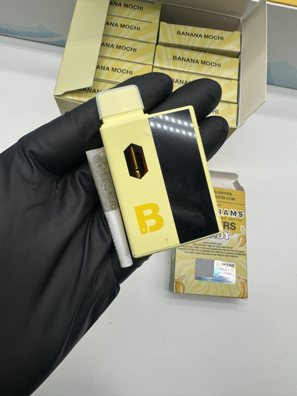 blinkers two grams disposable – banana mochi (indica) blinkers two grams disposable – banana mochi (indica)