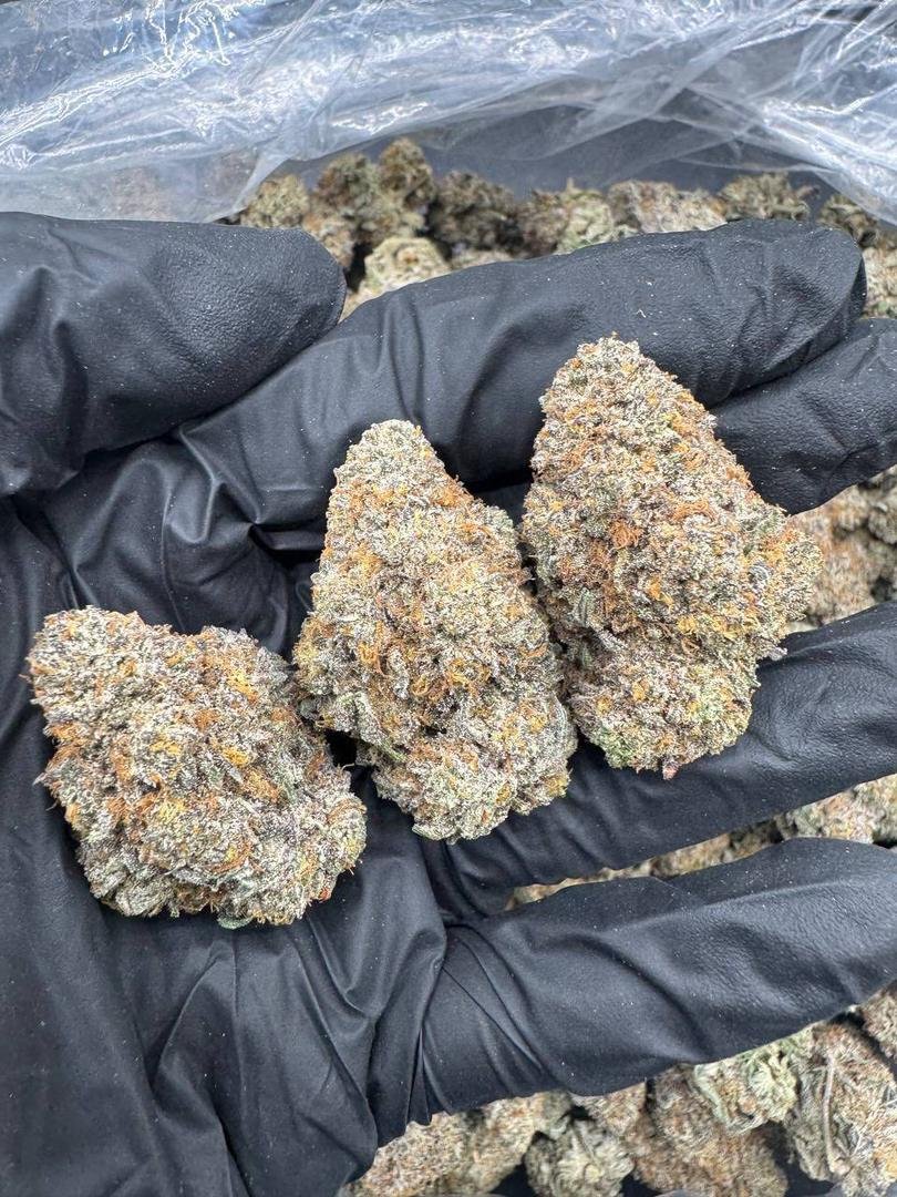Pink Runtz Oz 28G exotic flower hand-trimmed buds caked in trichomes with candy gas terpene profile